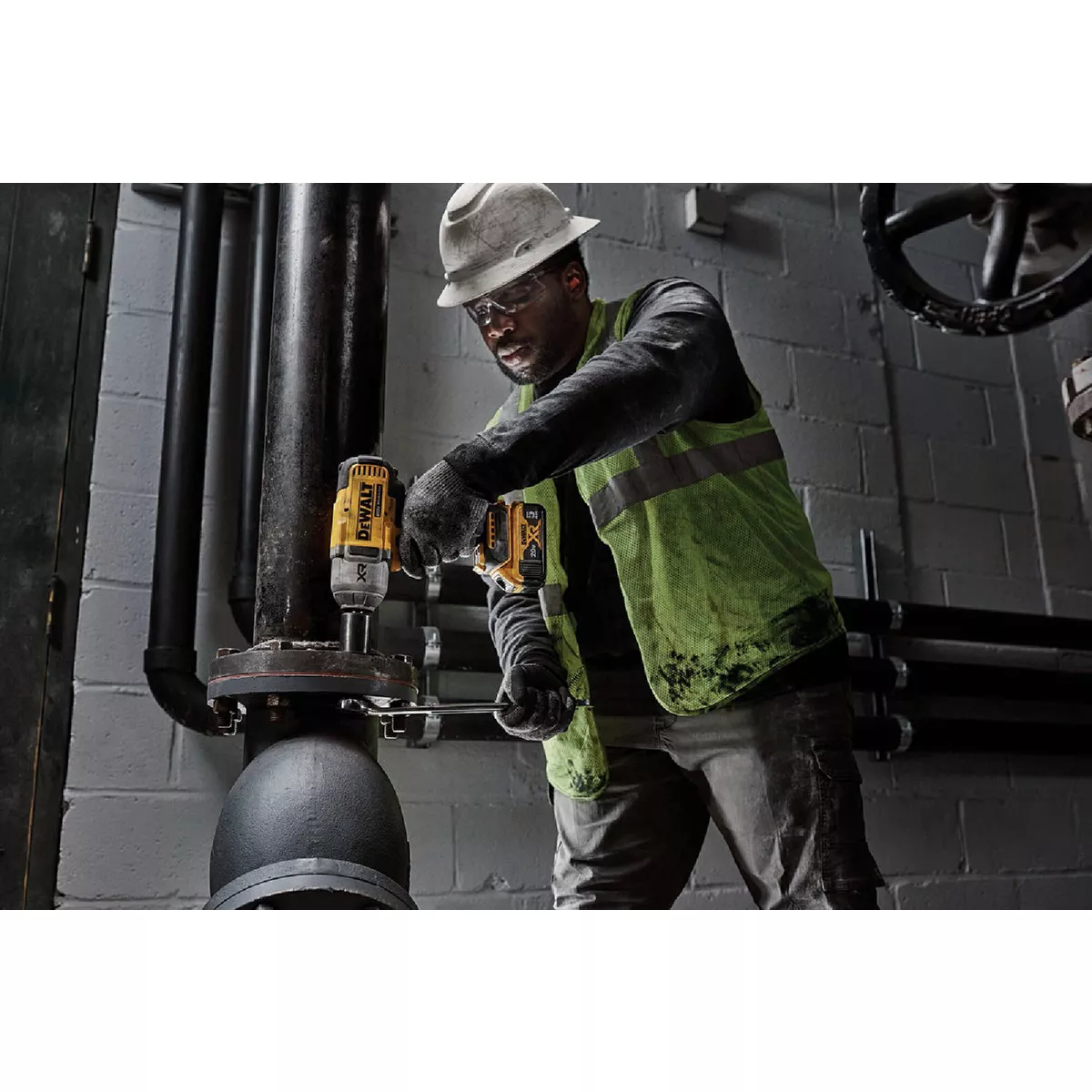 DEWALT 20V MAX XR Brushless 1/2 In. High Torque Cordless Impact Wrench with Hog Ring Anvil (Tool Only) - photo 3