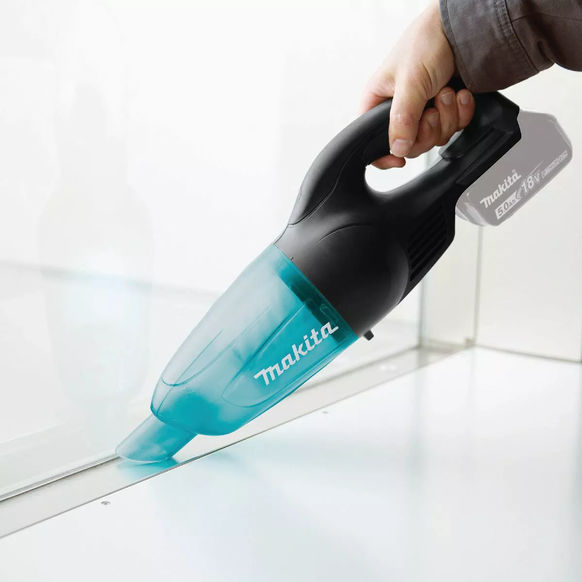 Makita 18V LXT Cordless Bagless Compact Stick Vacuum Cleaner, Black (Tool Only) - photo 9