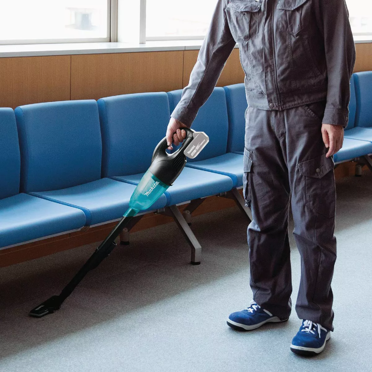 Makita 18V LXT Cordless Bagless Compact Stick Vacuum Cleaner, Black (Tool Only) - photo 2
