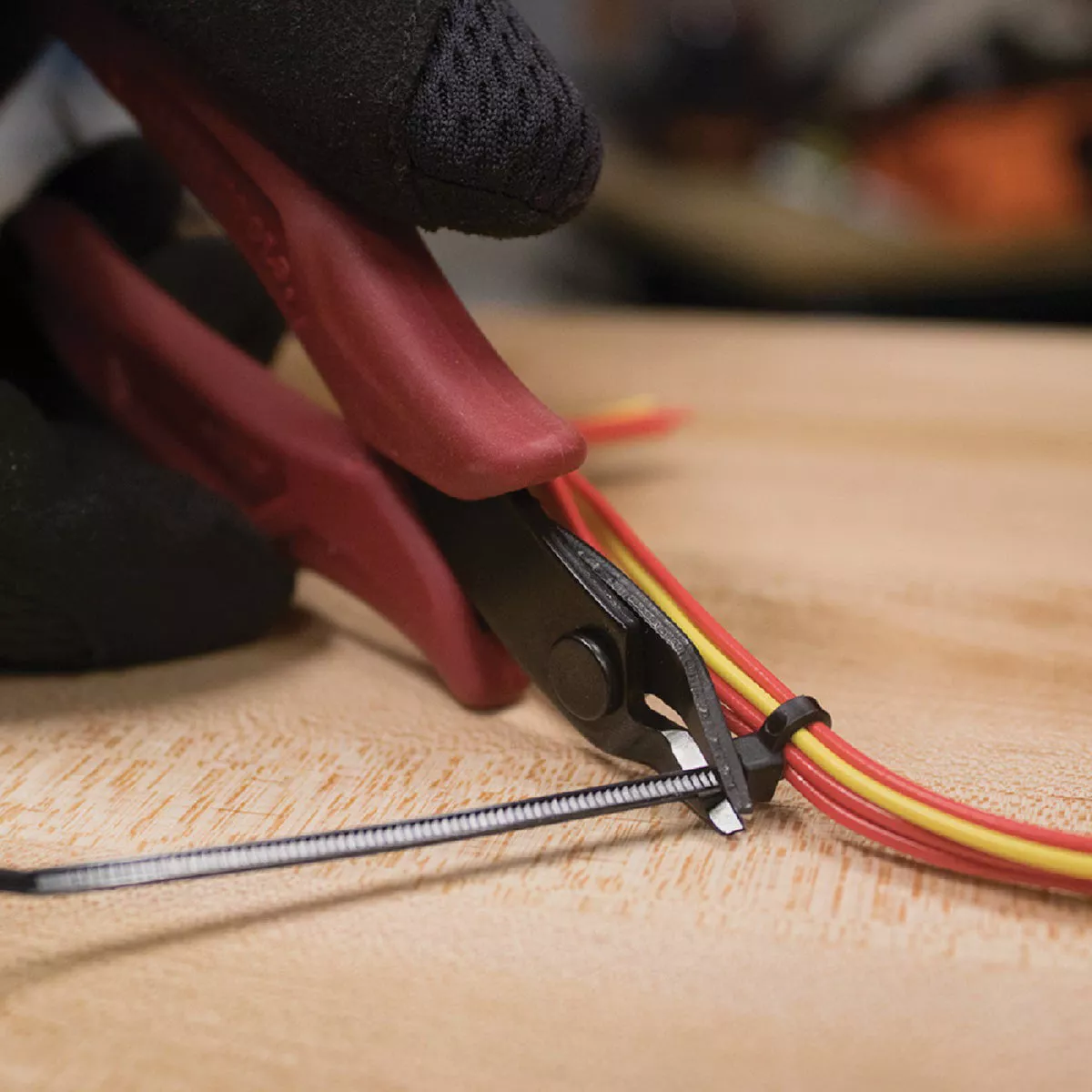 Klein 5 In. Flush Cutter Diagonal Cutting Pliers - photo 5