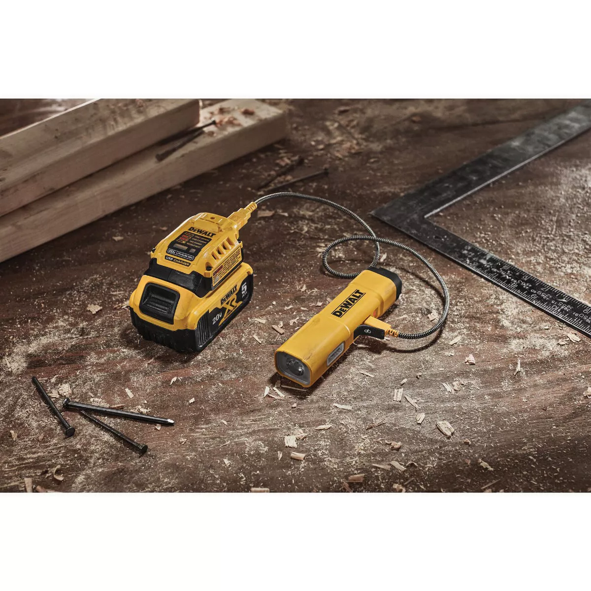 DEWALT USB-C Rechargeable LED Flashlight - photo 2