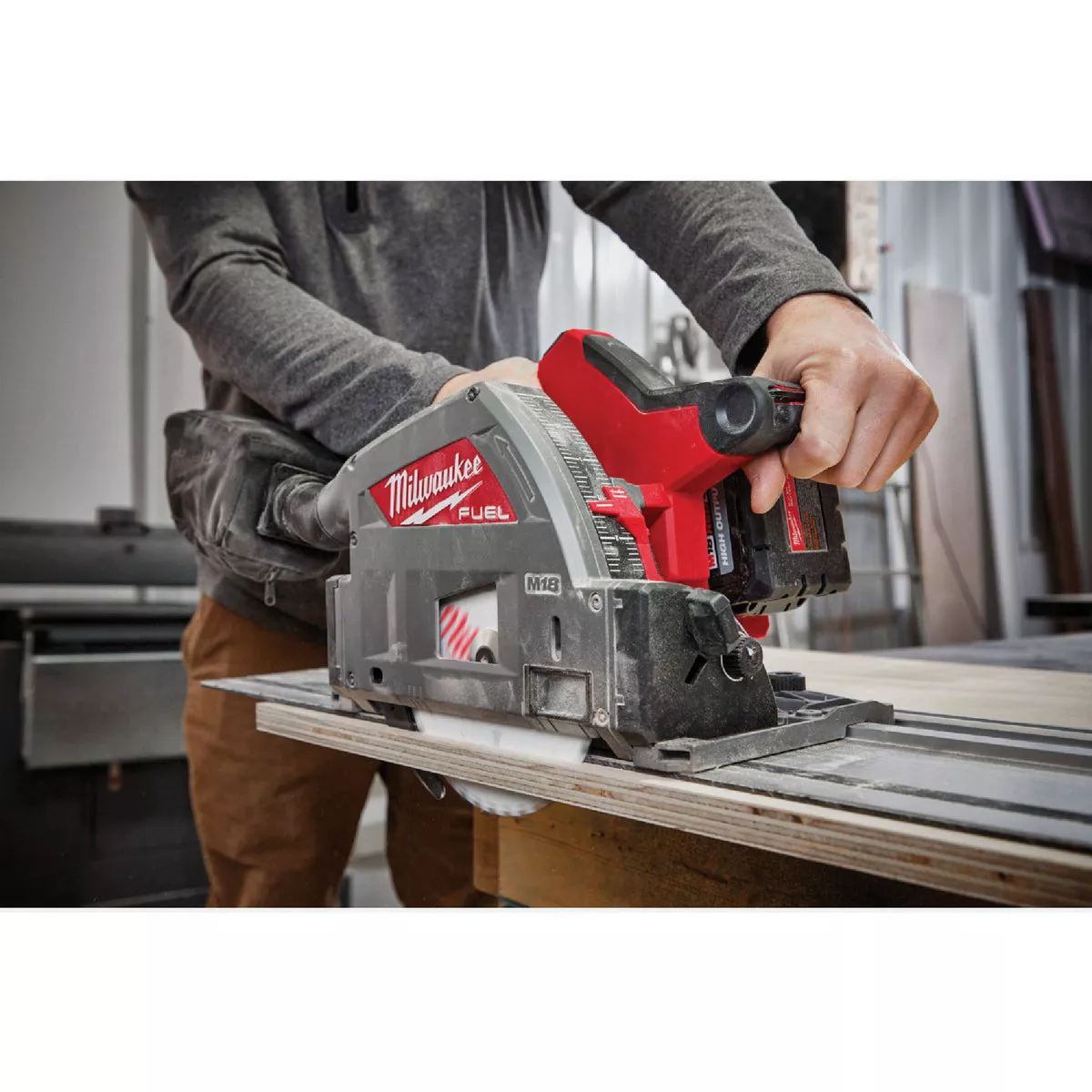 Milwaukee M18 FUEL Brushless 6-1/2 In. Cordless Plunge Track Saw Kit with 6.0 Ah Battery & Charger - photo 7