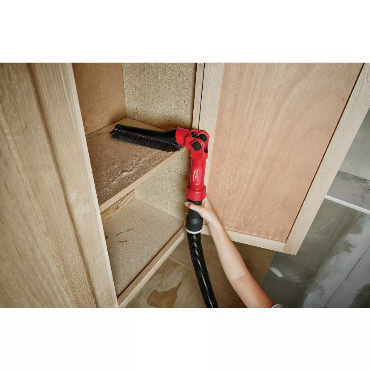 Milwaukee AIR-TIP 1-1/4 In. - 2-1/2 In. Red Plastic Low-Profile Pivoting Vacuum Brush - photo 5