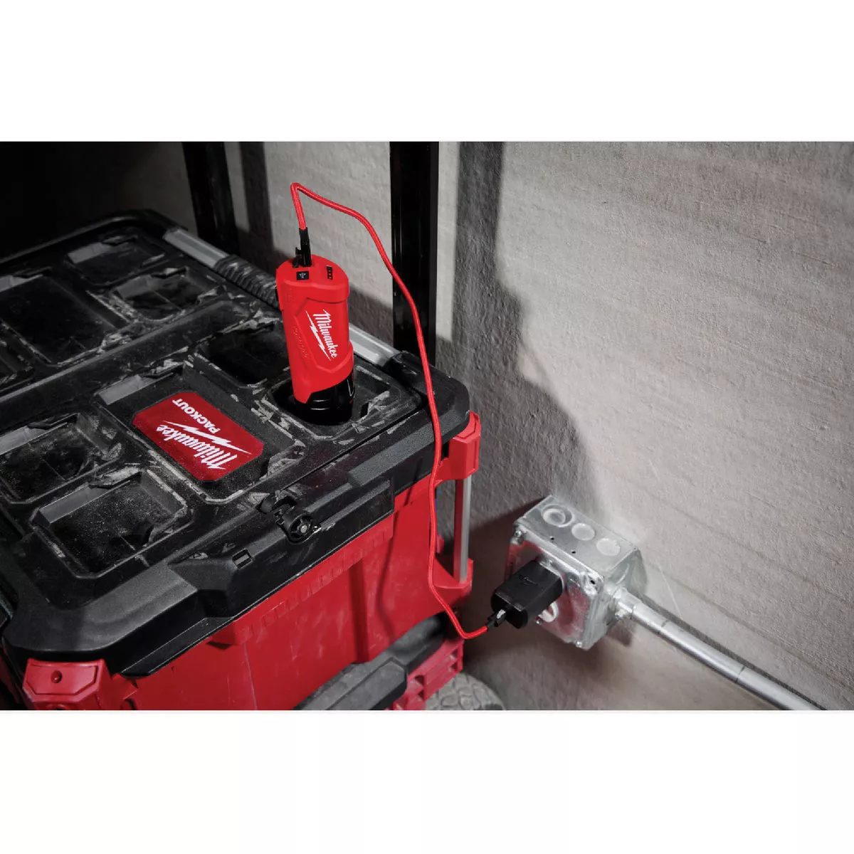Milwaukee M12 TOP-OFF Power Supply & Charger - photo 8