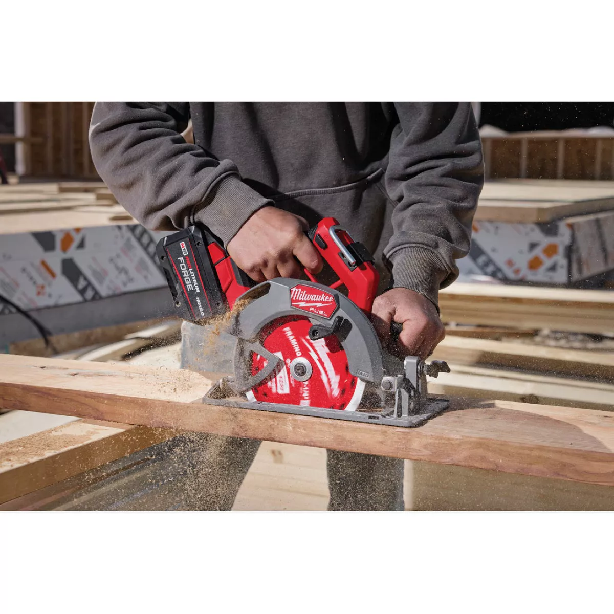Milwaukee M18 FUEL Brushless 7-1/4 In. Cordless Circular Saw Kit with 12.0 Ah Battery & Rapid Charger - photo 8