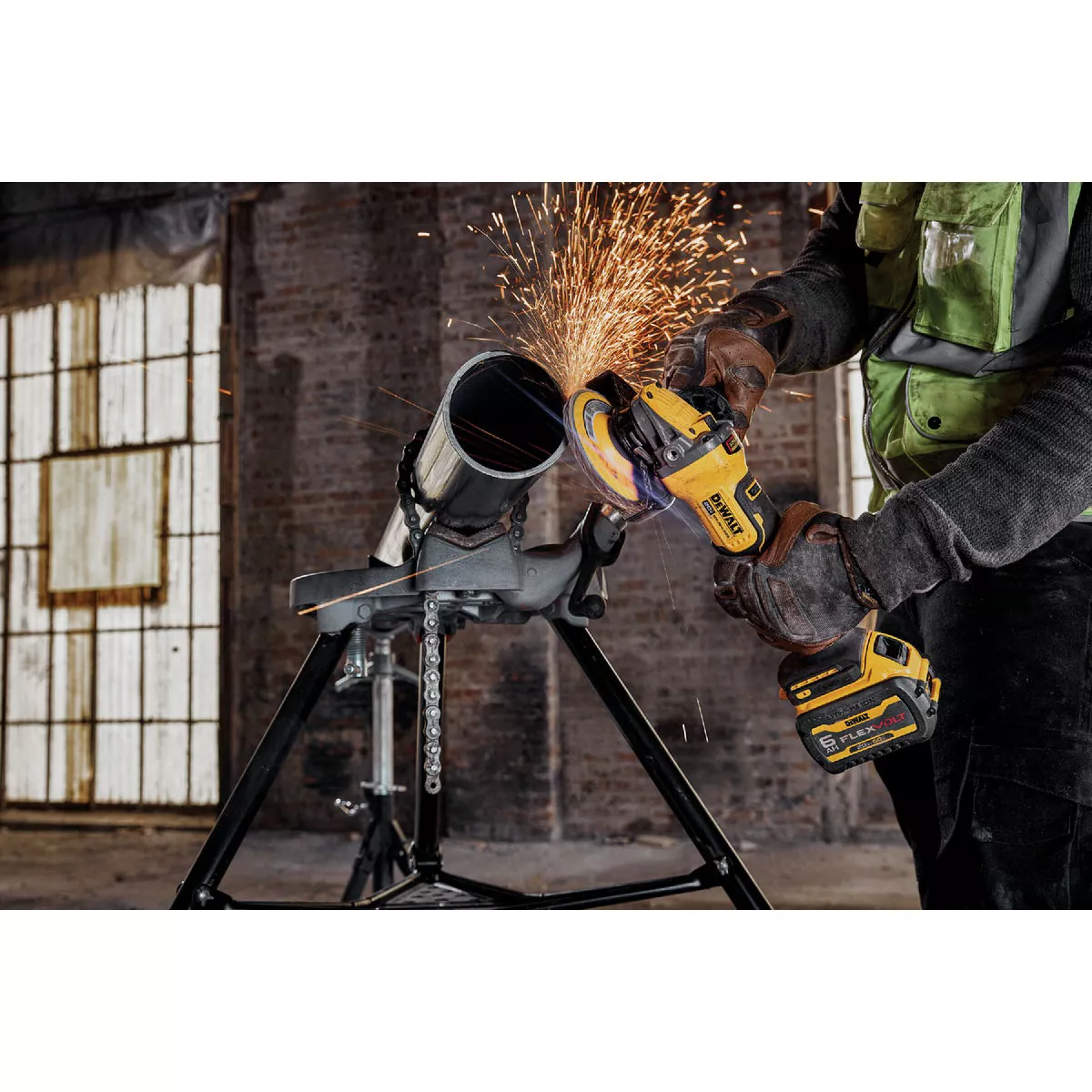 DEWALT 20V MAX 4-1/2 In. / 5 In. Brushless Cordless Angle Grinder with Paddle Switch & FLEXVOLT ADVANTAGE (Tool Only) - photo 7