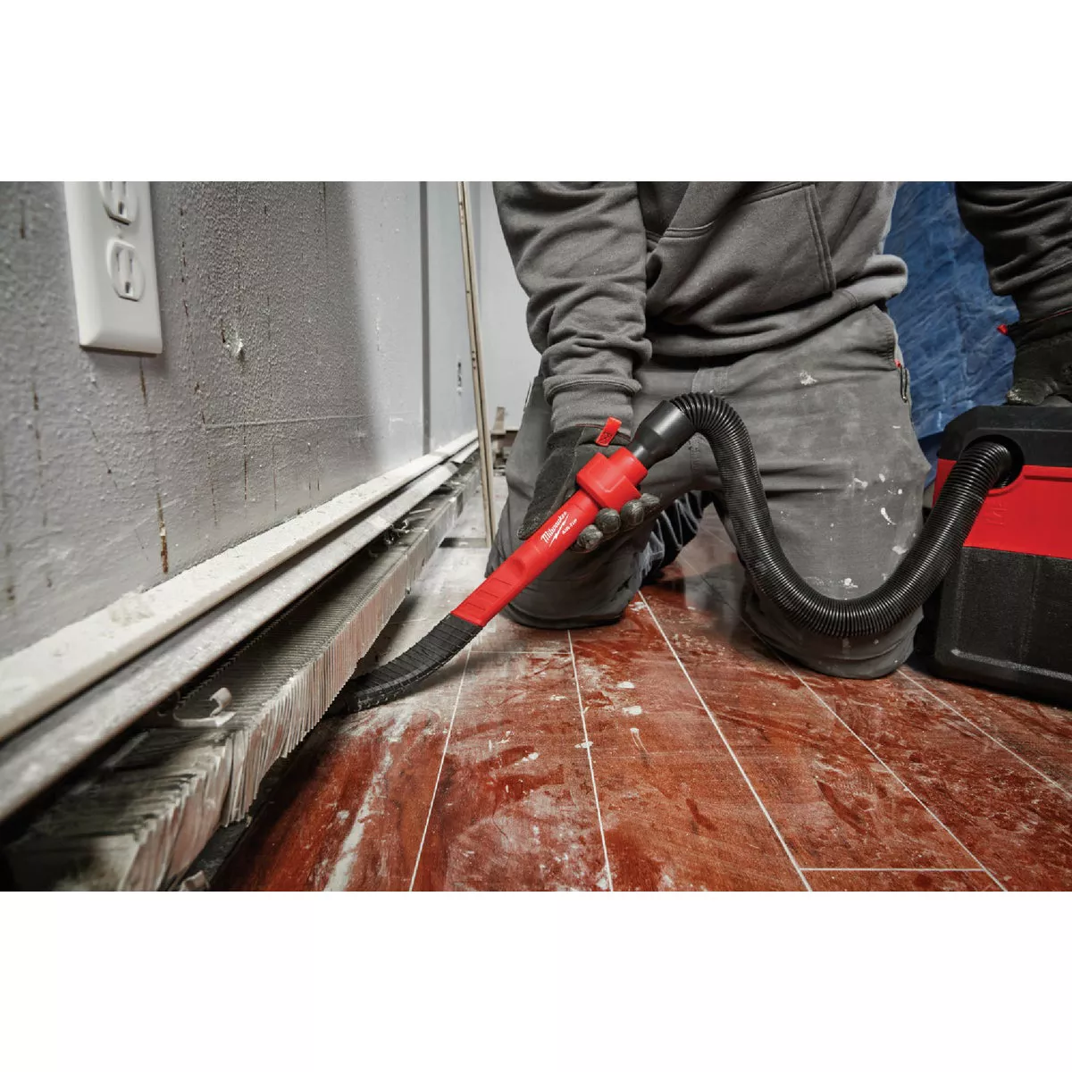 Milwaukee AIR-TIP 1-1/4 In. - 2-1/2 In. x 16 In. L Plastic Flexible Long Reach Crevice Tool - photo 2