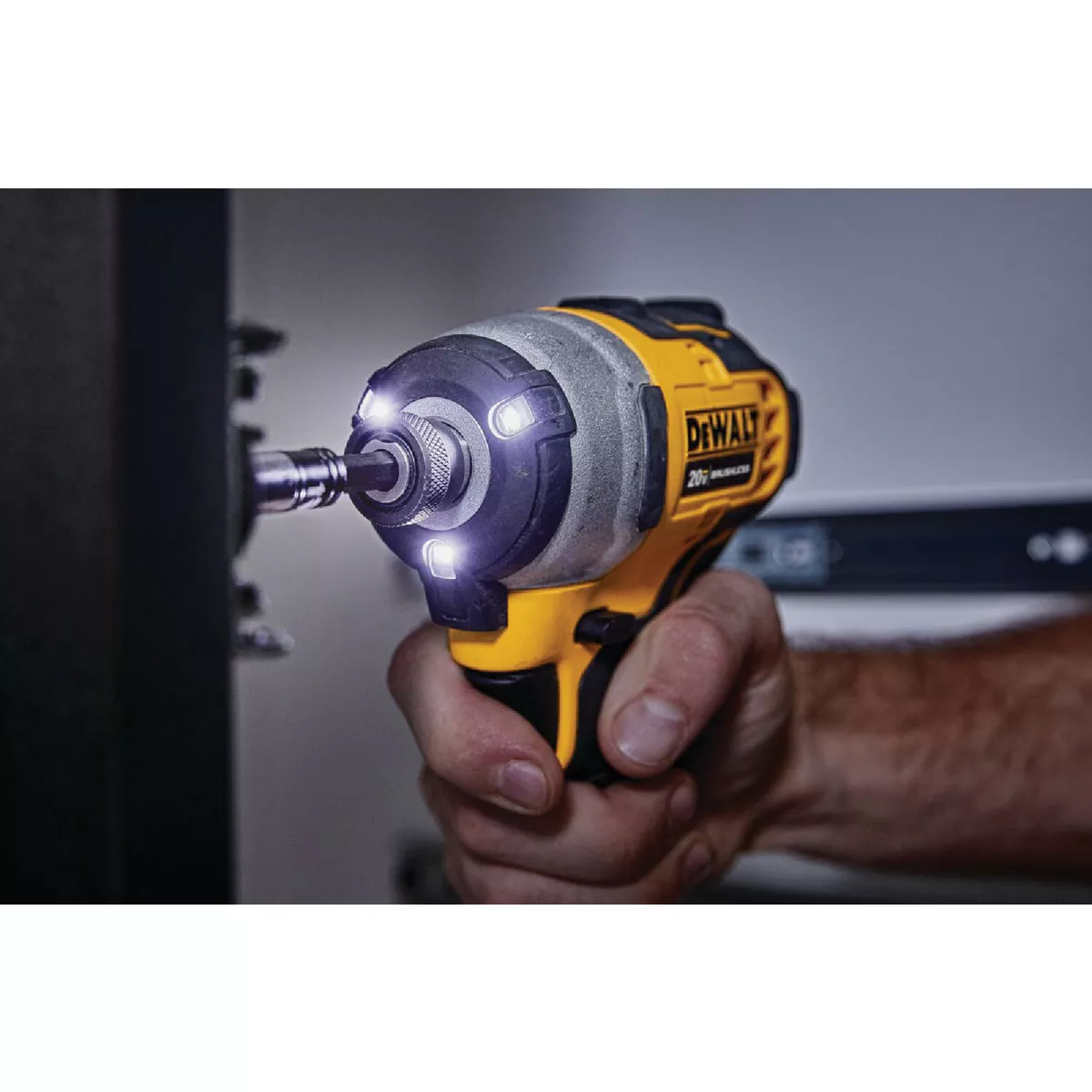 DEWALT ATOMIC 20V MAX Brushless 1/4 In. Compact Cordless Impact Driver Kit with 2.0 Ah Battery & Charger - photo 6