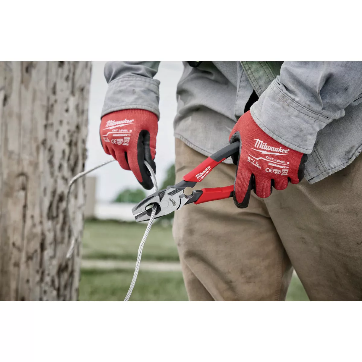 Milwaukee 9 In. Comfort Grip Linesman Pliers with Thread Cleaner - photo 4