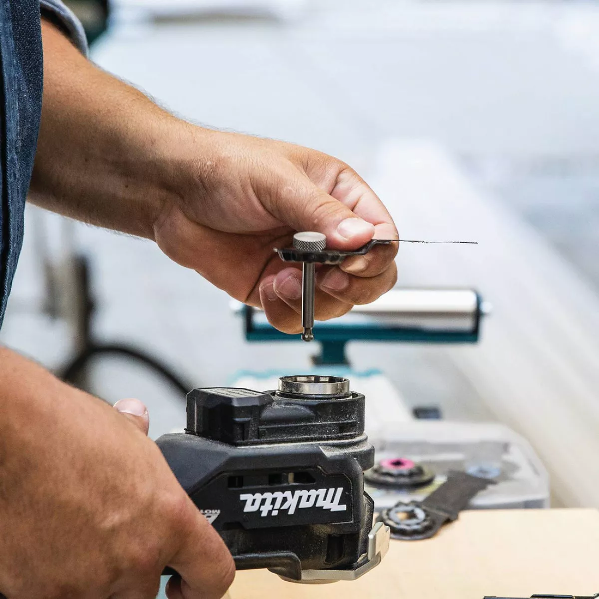 Makita 18 Volt LXT Lithium-Ion Brushless Sub-Compact Cordless Oscillating Tool (Tool Only) - photo 3