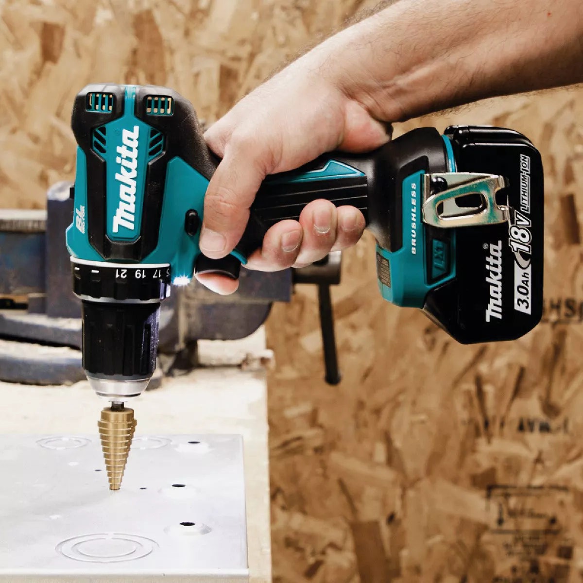 Makita 18-Volt LXT Lithium-Ion 1/2 In. Brushless Cordless Drill/Driver Kit - photo 10