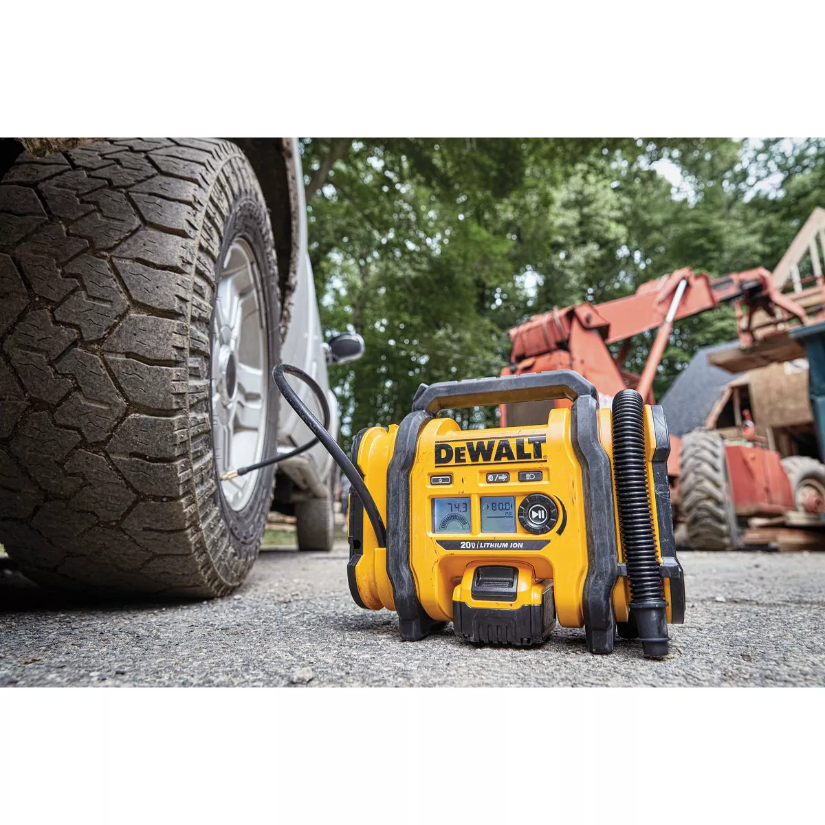 DEWALT 20 Volt MAX Lithium-Ion 160 psi Corded/Cordless Inflator (Tool Only) - photo 2