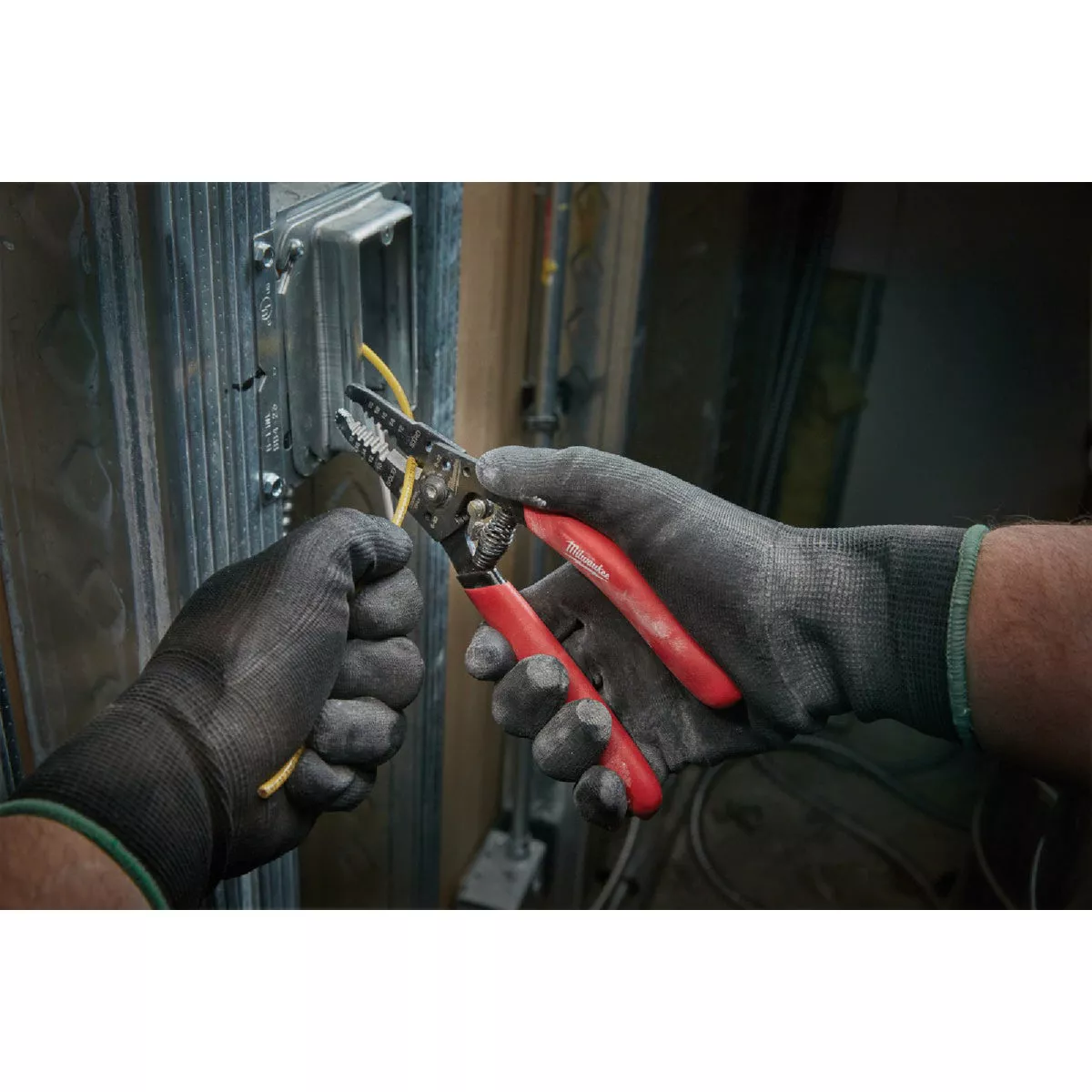 Milwaukee 7 In. 10 AWG to 20 AWG Solid/Stranded Wire Stripper/Cutter - photo 5