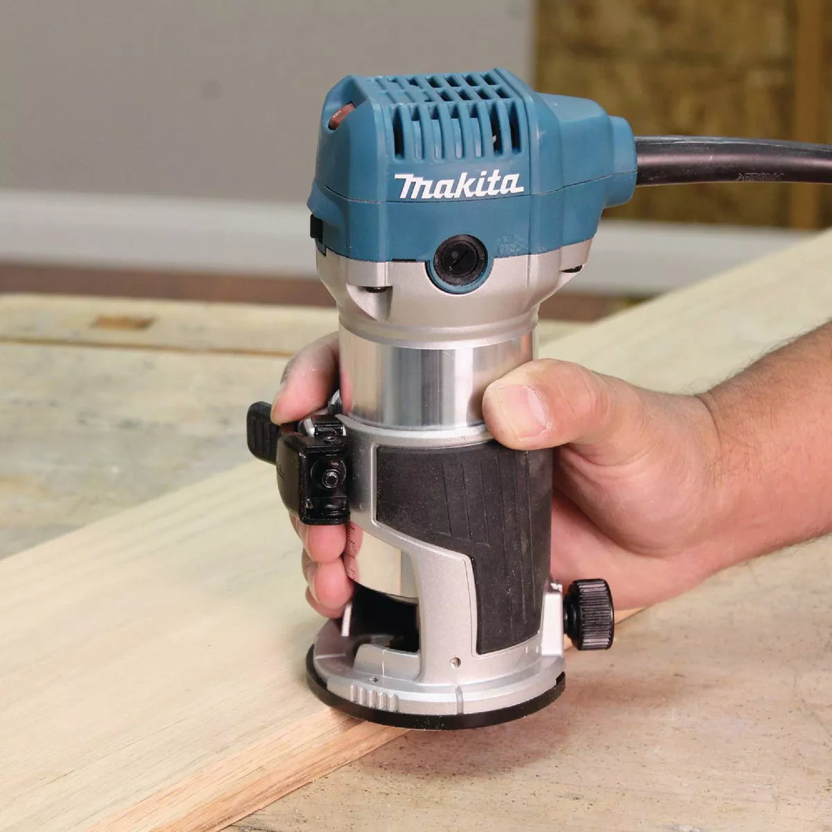 Makita 6.5-Amp 1.25 HP Variable Speed Compact Router Kit - photo 6