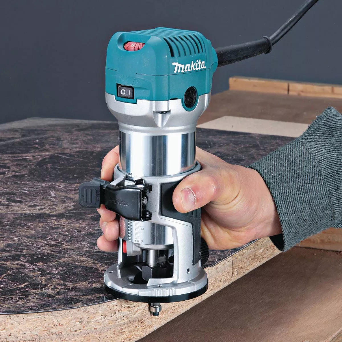 Makita 6.5-Amp 1.25 HP Variable Speed Compact Router Kit - photo 7