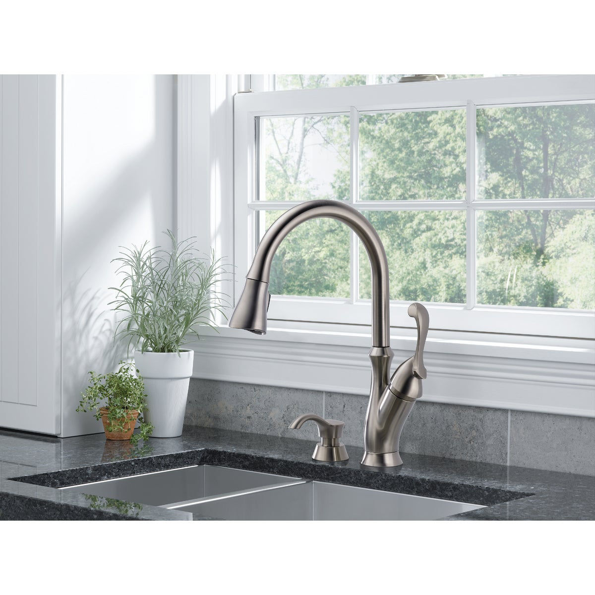 Delta Arabella 1Handle Lever PullDown Kitchen Faucet with Soap