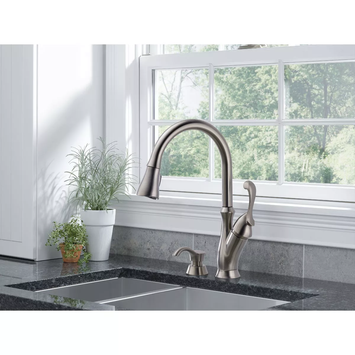 Delta Arabella 1-Handle Lever Pull-Down Kitchen Faucet with Soap Dispenser, Stainless - photo 2