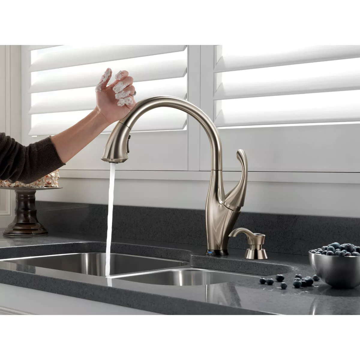 Delta 1-Handle Lever Kitchen Faucet, Stainless - photo 2