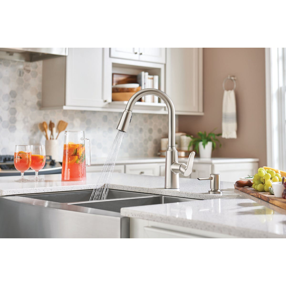 Moen Edwyn 1Handle PullDown Kitchen Faucet with Soap Dispenser, Spot