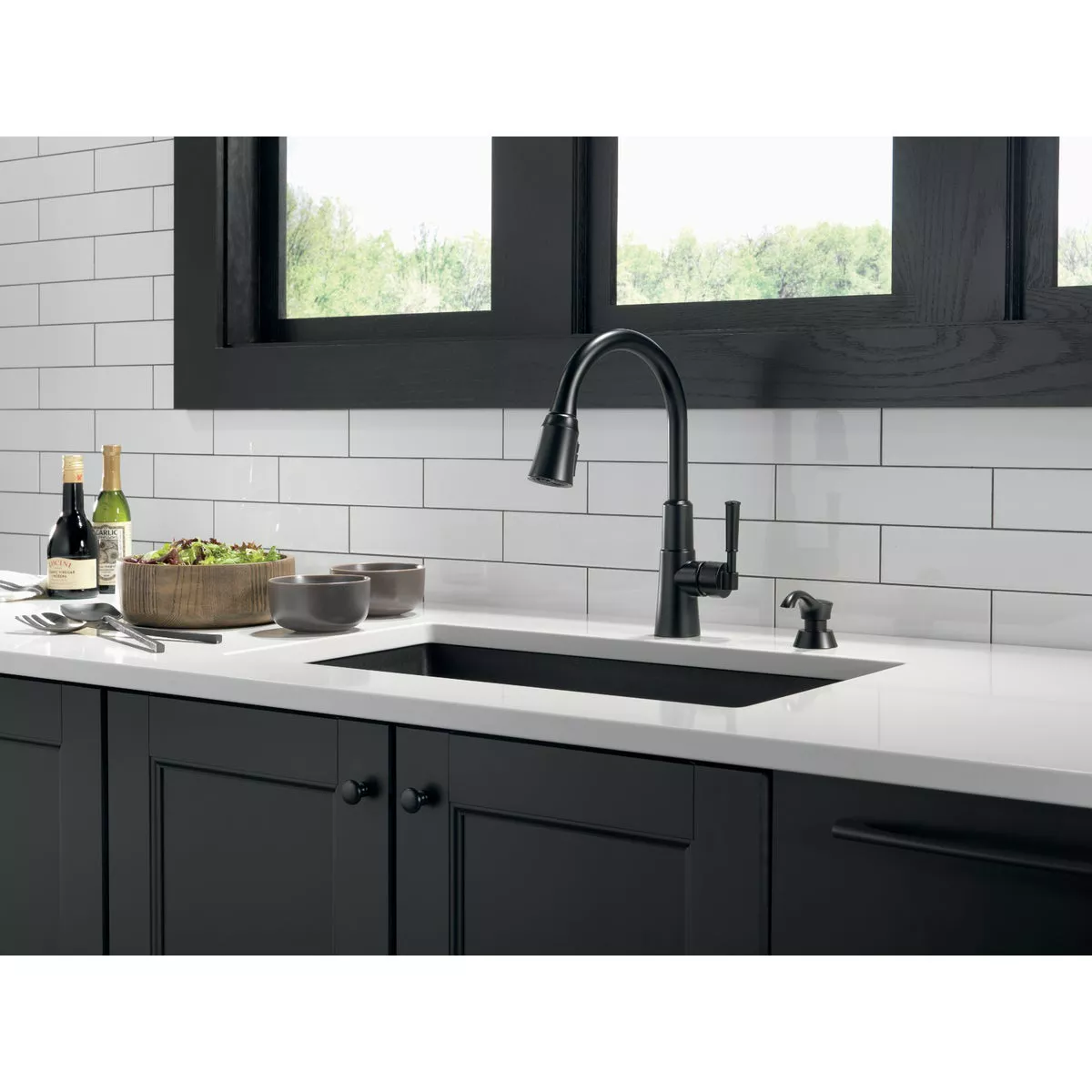 Delta Valo 1-Handle Pull-Down Kitchen Faucet with Soap Dispenser, Matte Black - photo 3