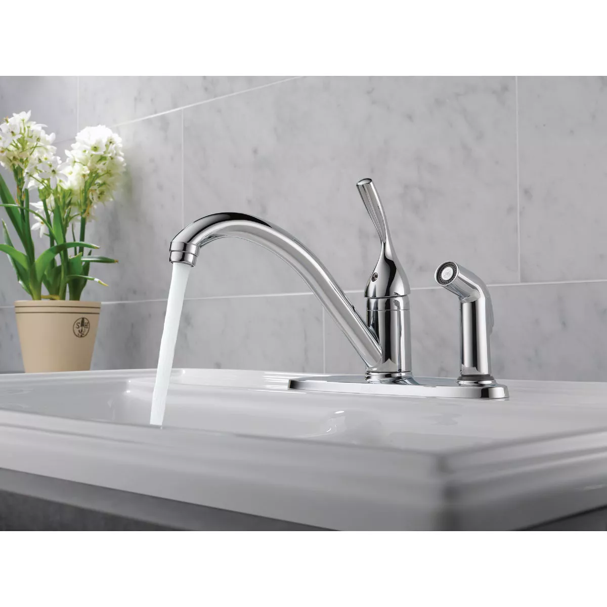 Delta Classic Series 1-Handle Lever Kitchen Faucet with Side Spray, Chrome - photo 2