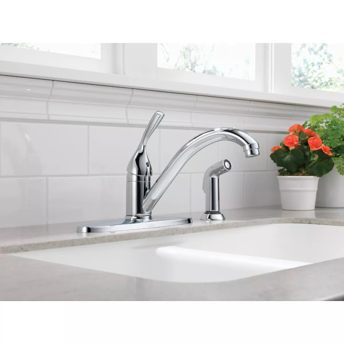 Delta Classic Series 1-Handle Lever Kitchen Faucet with Side Spray, Chrome - photo 2