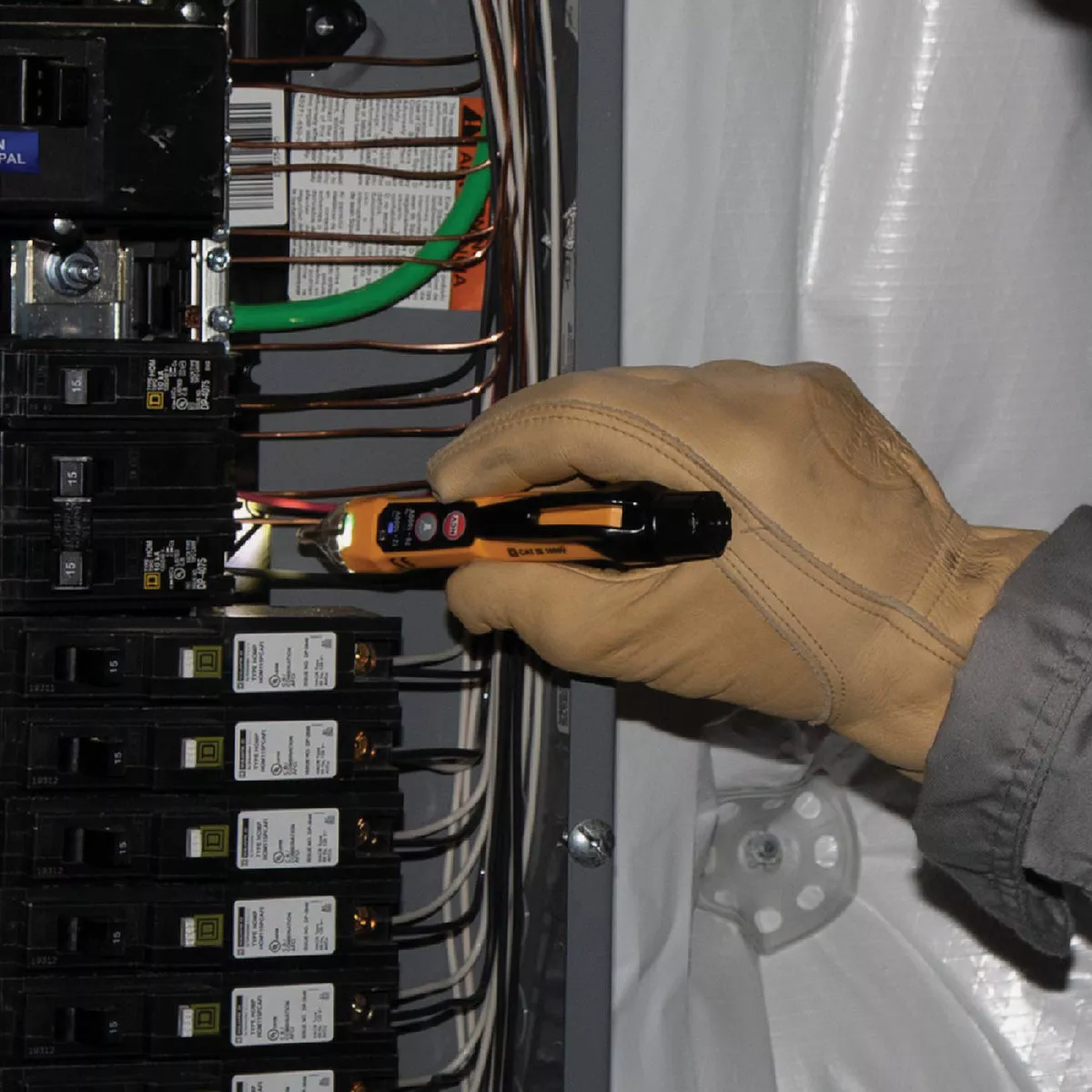 Klein Dual Range Non-Contact Voltage Tester with Flashlight - photo 2