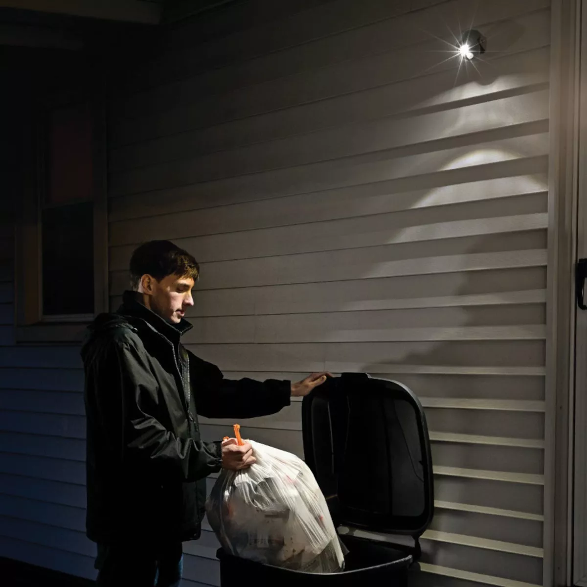 Mr. Beams 80-Lumen Brown Motion Sensing/Dusk-To-Dawn Spotlight Outdoor Battery Operated LED Light Fixture - photo 4