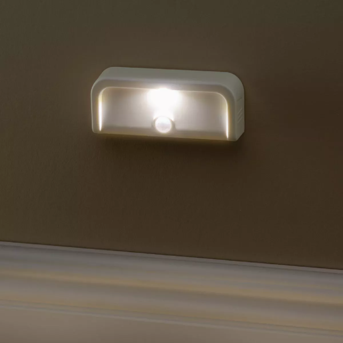 Mr. Beams White LED Battery Operated Light - photo 2