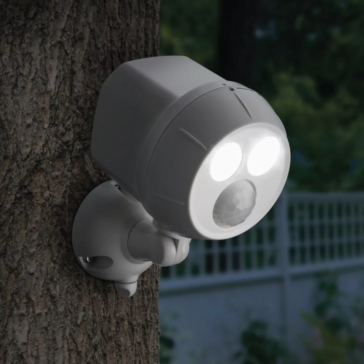 Mr. Beams UltraBright 300-Lumen White Motion Sensing/Dusk-To-Dawn Spotlight Outdoor Battery Operated LED Light Fixture - photo 3