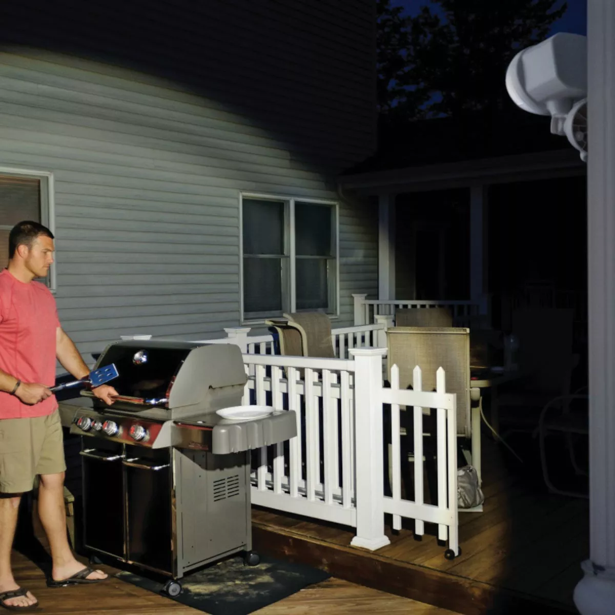 Mr. Beams UltraBright 300-Lumen White Motion Sensing/Dusk-To-Dawn Spotlight Outdoor Battery Operated LED Light Fixture - photo 2