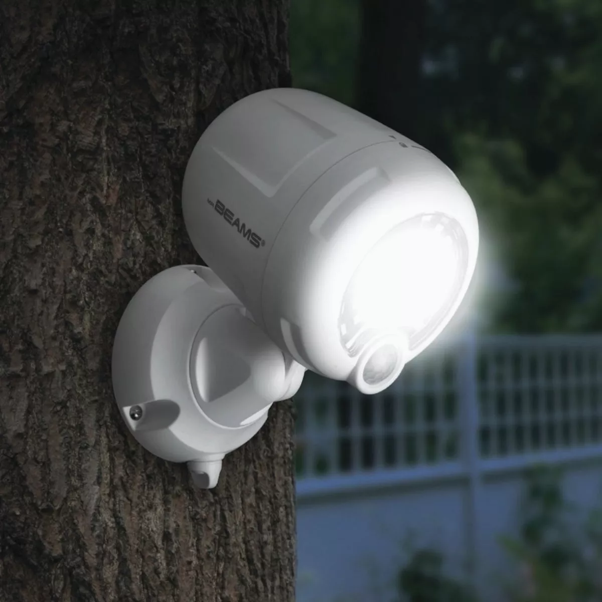 Mr. Beams XT 200-Lumen White Motion Sensing/Dusk-To-Dawn Spotlight Outdoor Battery Operated LED Light Fixture - photo 4