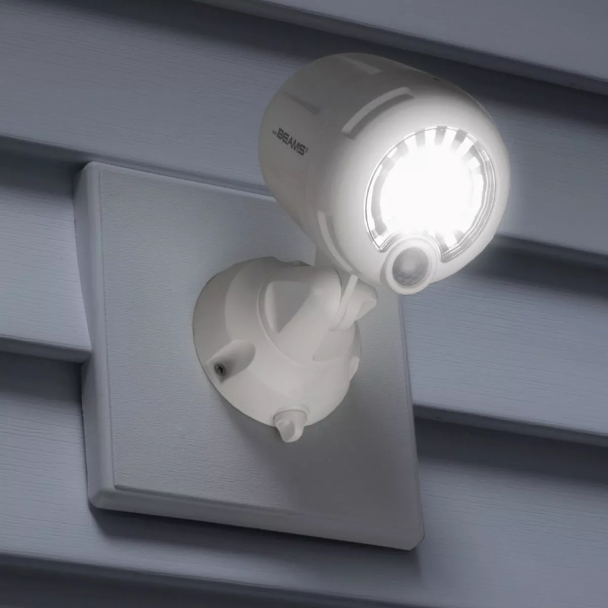 Mr. Beams XT 200-Lumen White Motion Sensing/Dusk-To-Dawn Spotlight Outdoor Battery Operated LED Light Fixture - photo 5
