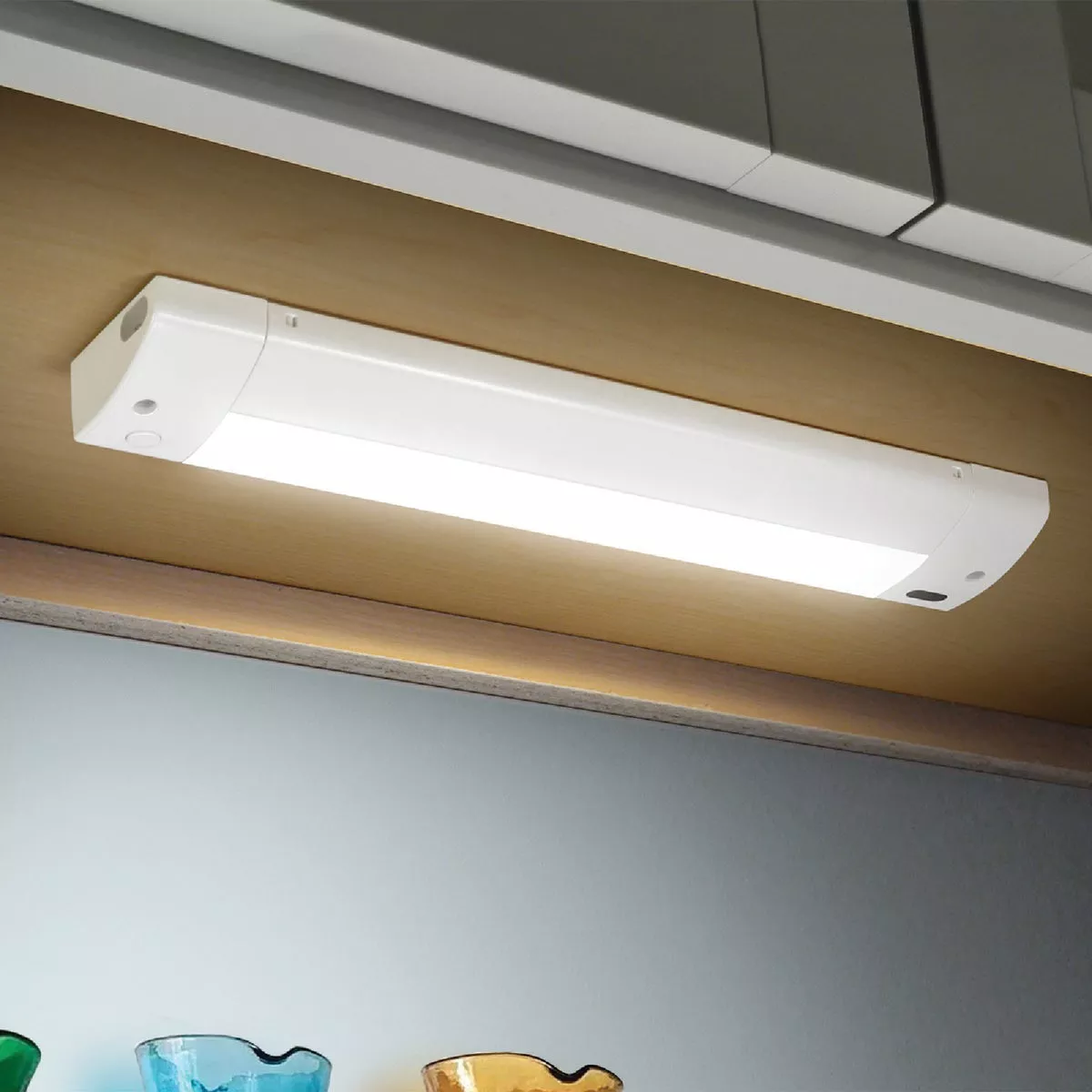 Good Earth Lighting 12 In. Plug-In White LED Color Temperature Changing Under Cabinet Light - photo 3