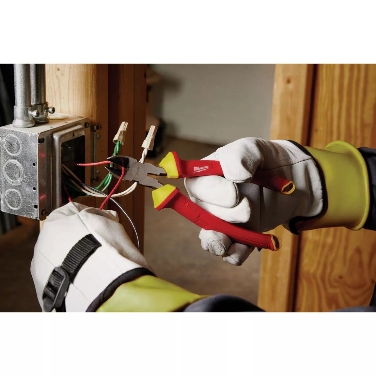 Milwaukee 8 In. 1000V Insulated Diagonal Cutting Pliers - photo 3