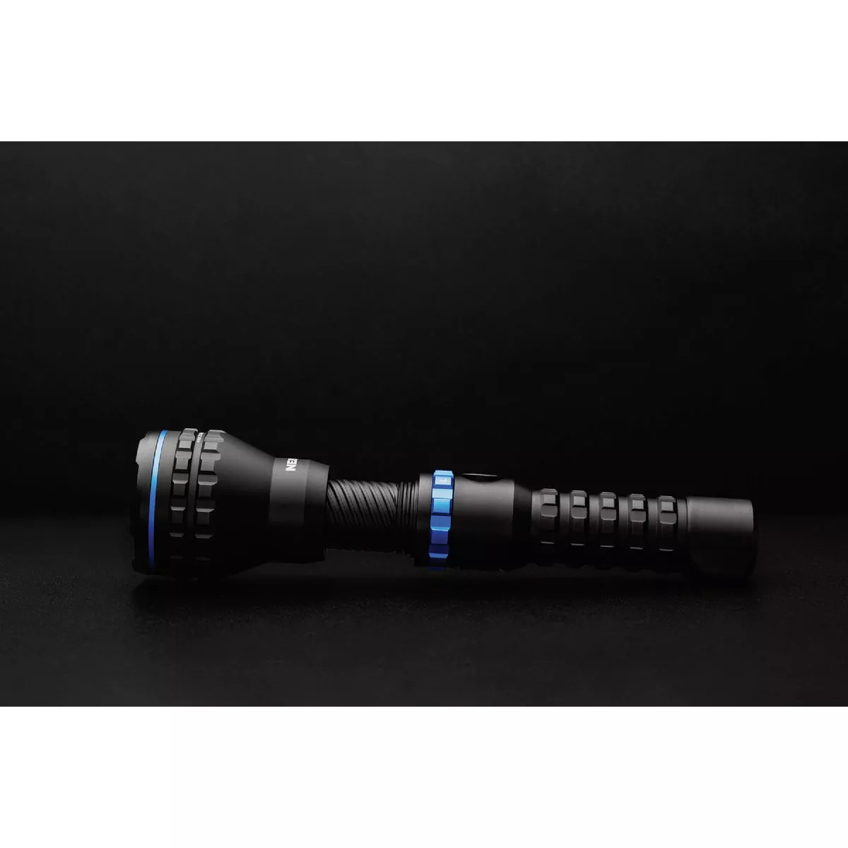 Nebo Luxtreme Blueline 1/2-Mile Rechargeable 15X Zoom Spotlight & Flashlight Combo - photo 5