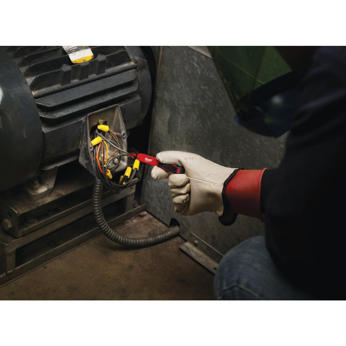 Milwaukee Voltage Detector with LED | Do it Best