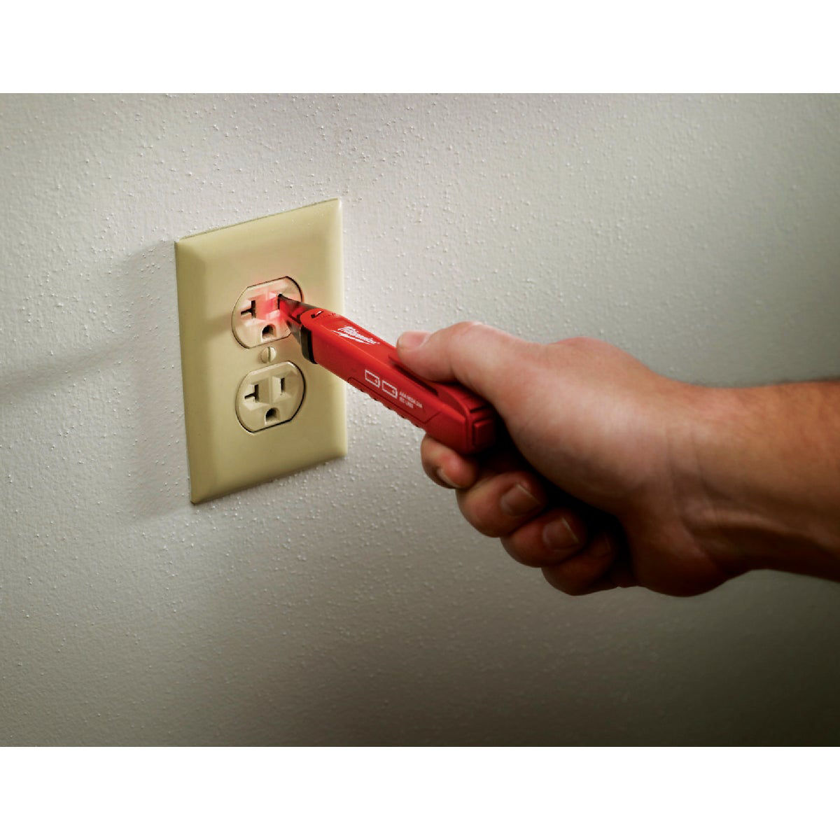 milwaukee-voltage-detector-with-led-do-it-best