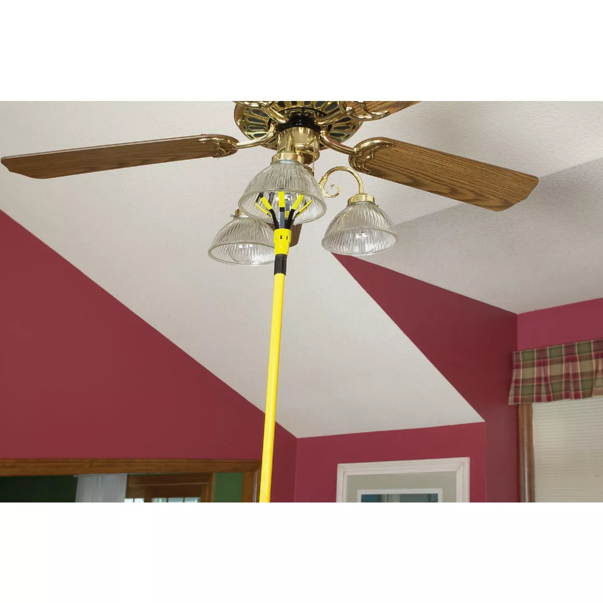 Bayco A-Line/Flood/Track Light Bulb Changer Kit with 11 Ft. Pole - photo 5
