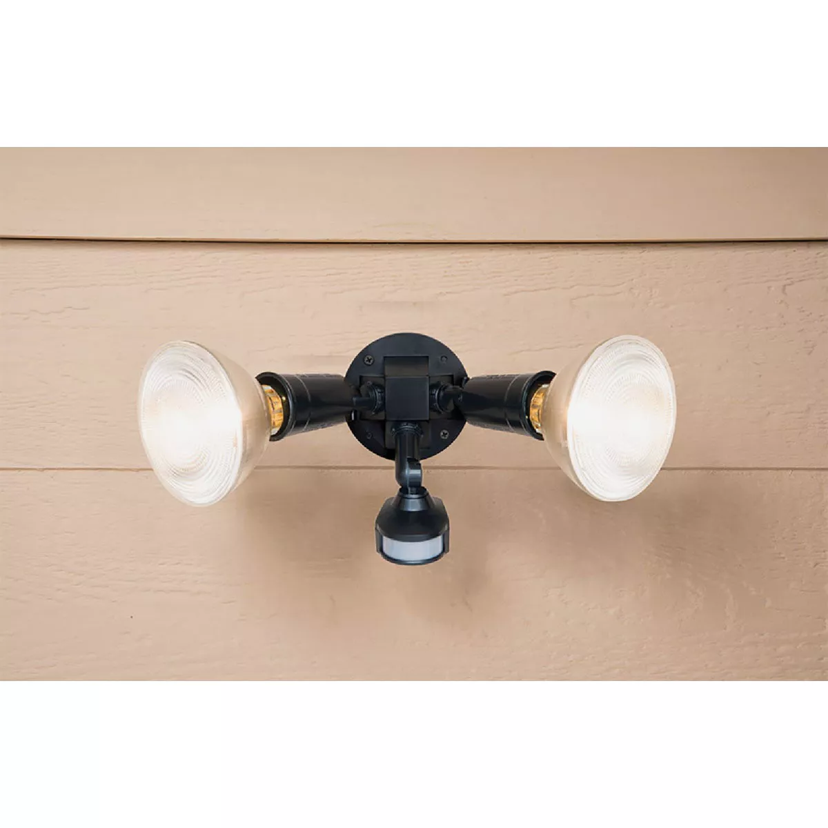 Halo Black Motion Sensing Dusk To Dawn Incandescent Floodlight Fixture - photo 3