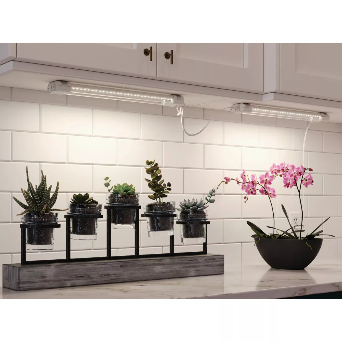 Good Earth Lighting 15W LED Plug-In Plant Light - photo 6