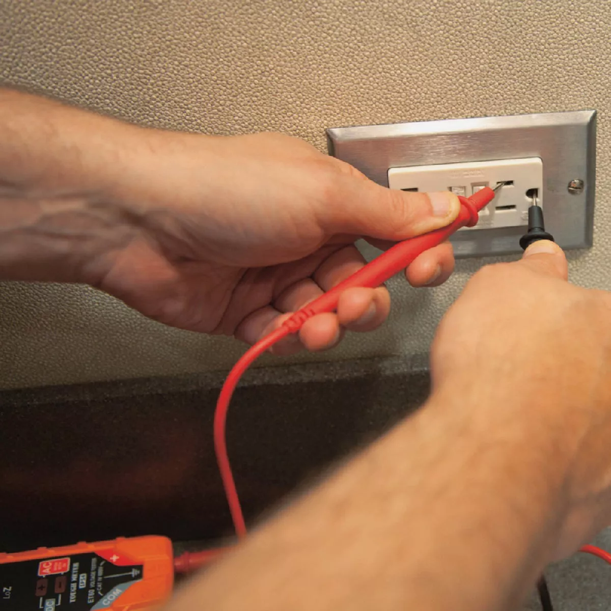 Klein 12 to 600V AC/DC Voltage Tester - photo 4