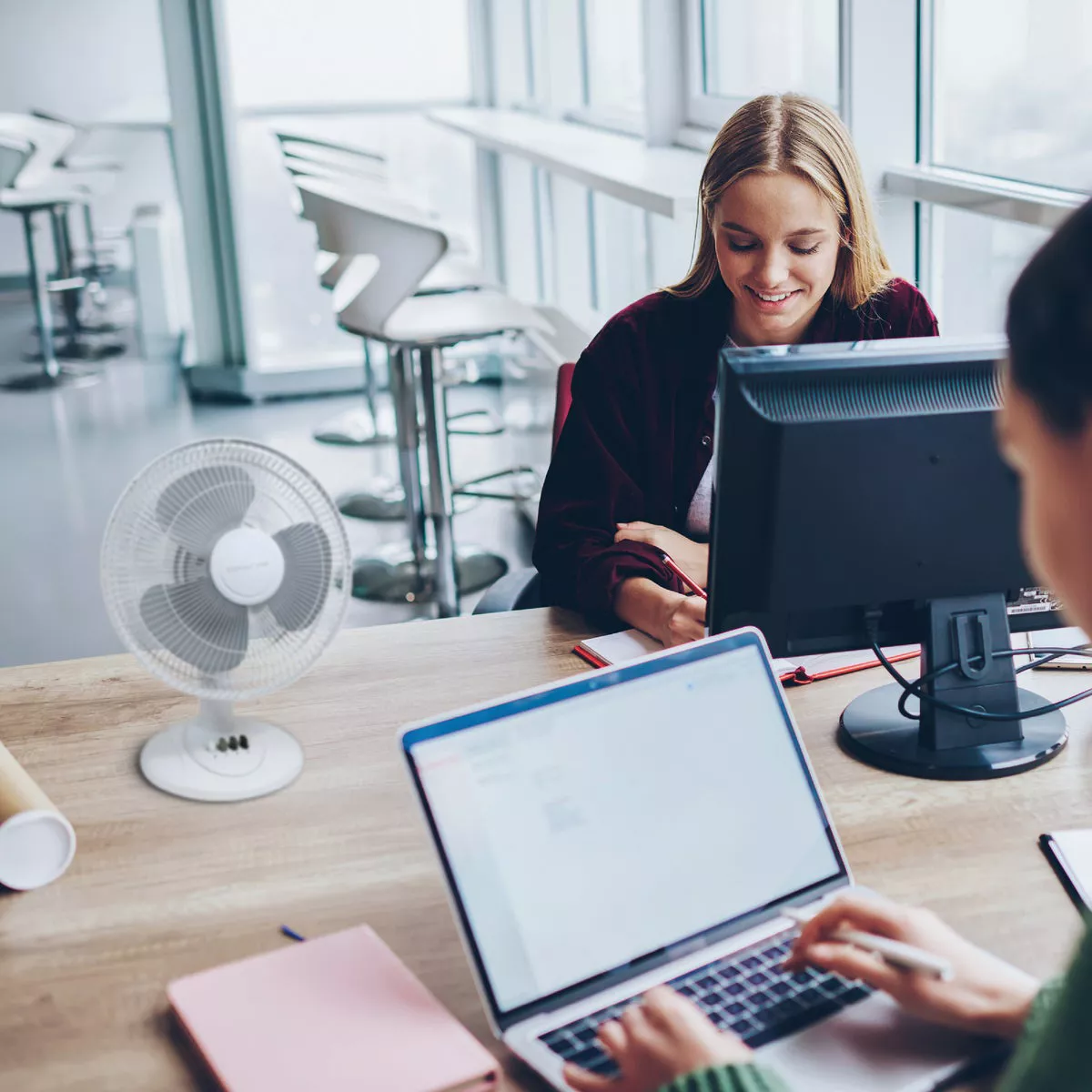 Denali Aire 12 In. 3-Speed White Oscillating Table Fan - photo 3