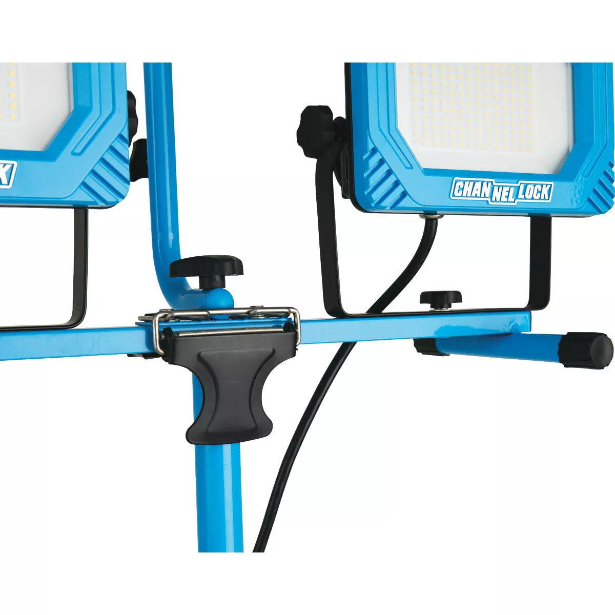 Channellock 24,000 Lm. Dual-Head Tripod Work Light With AC Outlets - photo 4