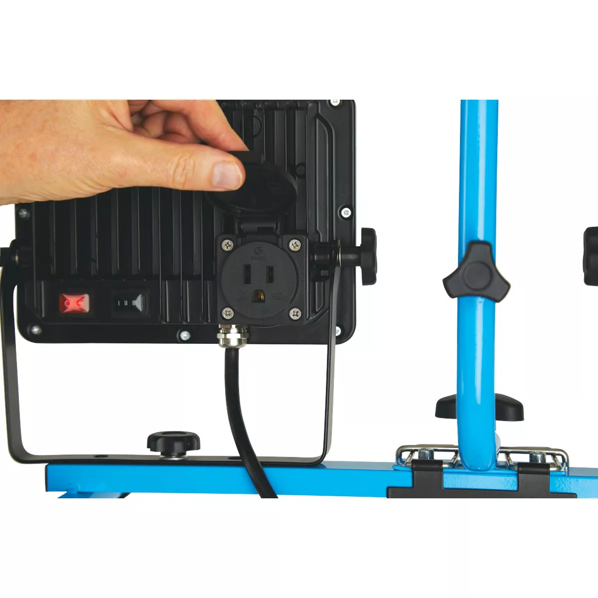 Channellock 24,000 Lm. Dual-Head Tripod Work Light With AC Outlets - photo 5