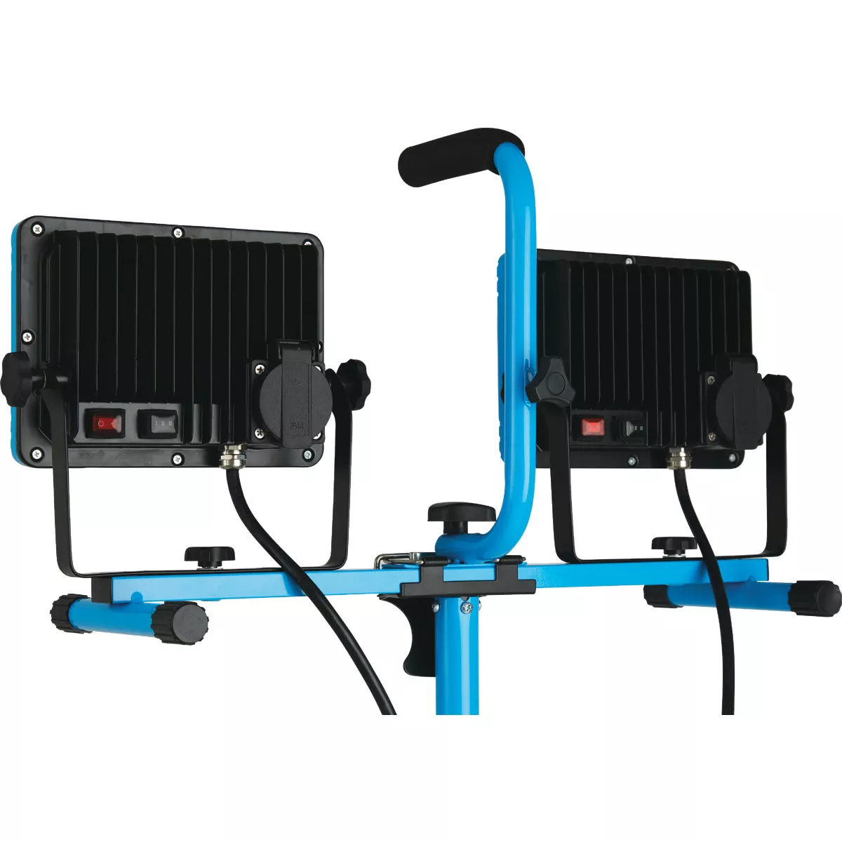 Channellock 24,000 Lm. Dual-Head Tripod Work Light With AC Outlets - photo 8