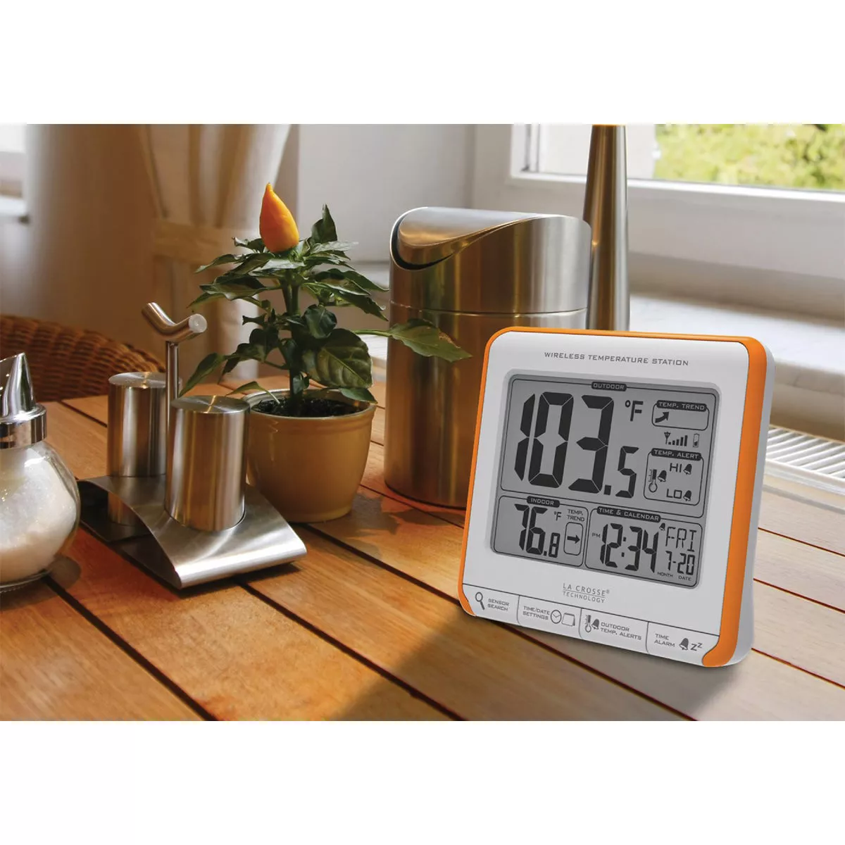 La Crosse Technology Wireless Temperature Weather Station - photo 2