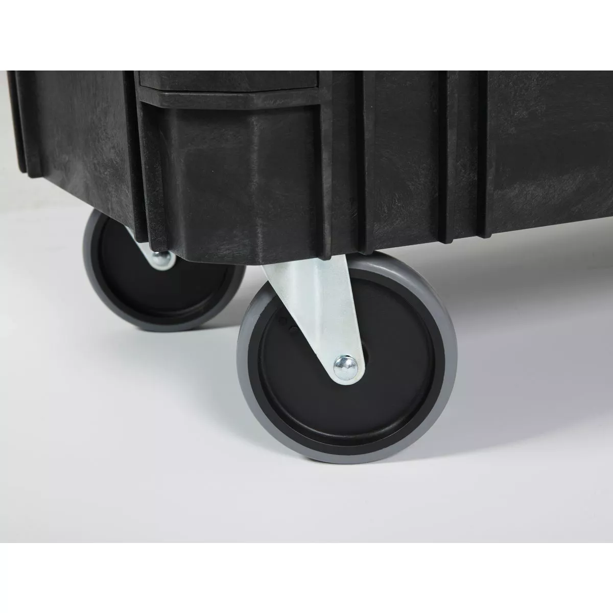Channellock Heavy-Duty 240 Lb./Shelf Utility Cart - photo 7