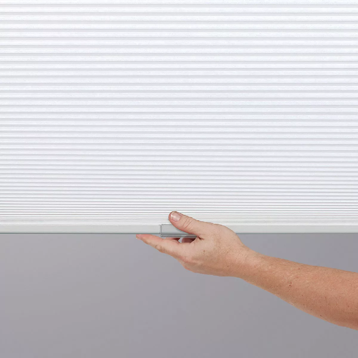 Home Impressions 1 In. Light Filtering Cellular White 34 In. x 72 In. Cordless Shade - photo 2