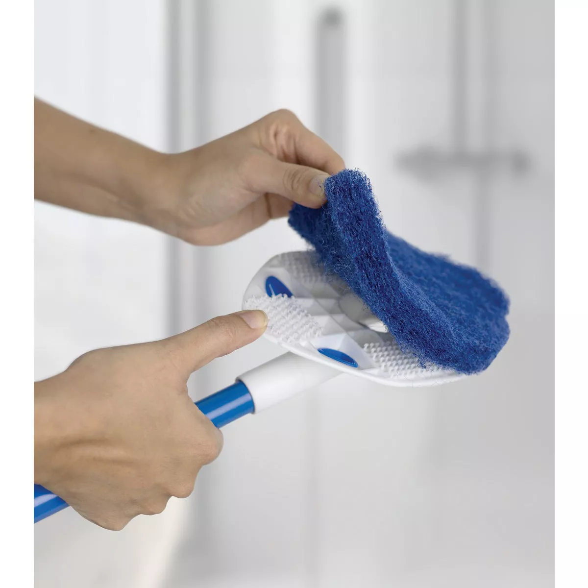 Clorox Extendable Handle Tub & Tile Scrubber - photo 2